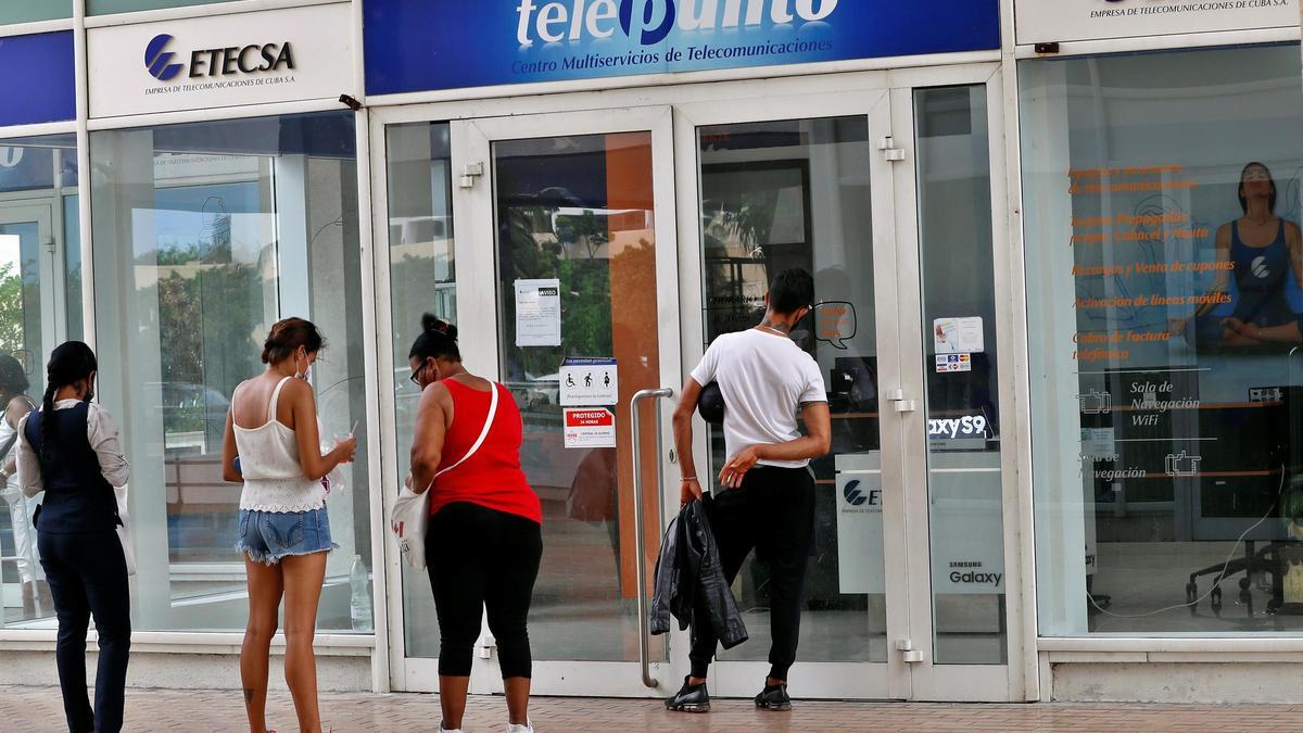 Un 'tarifazo' en el internet móvil cubano dispara las críticas, también en el oficialismo