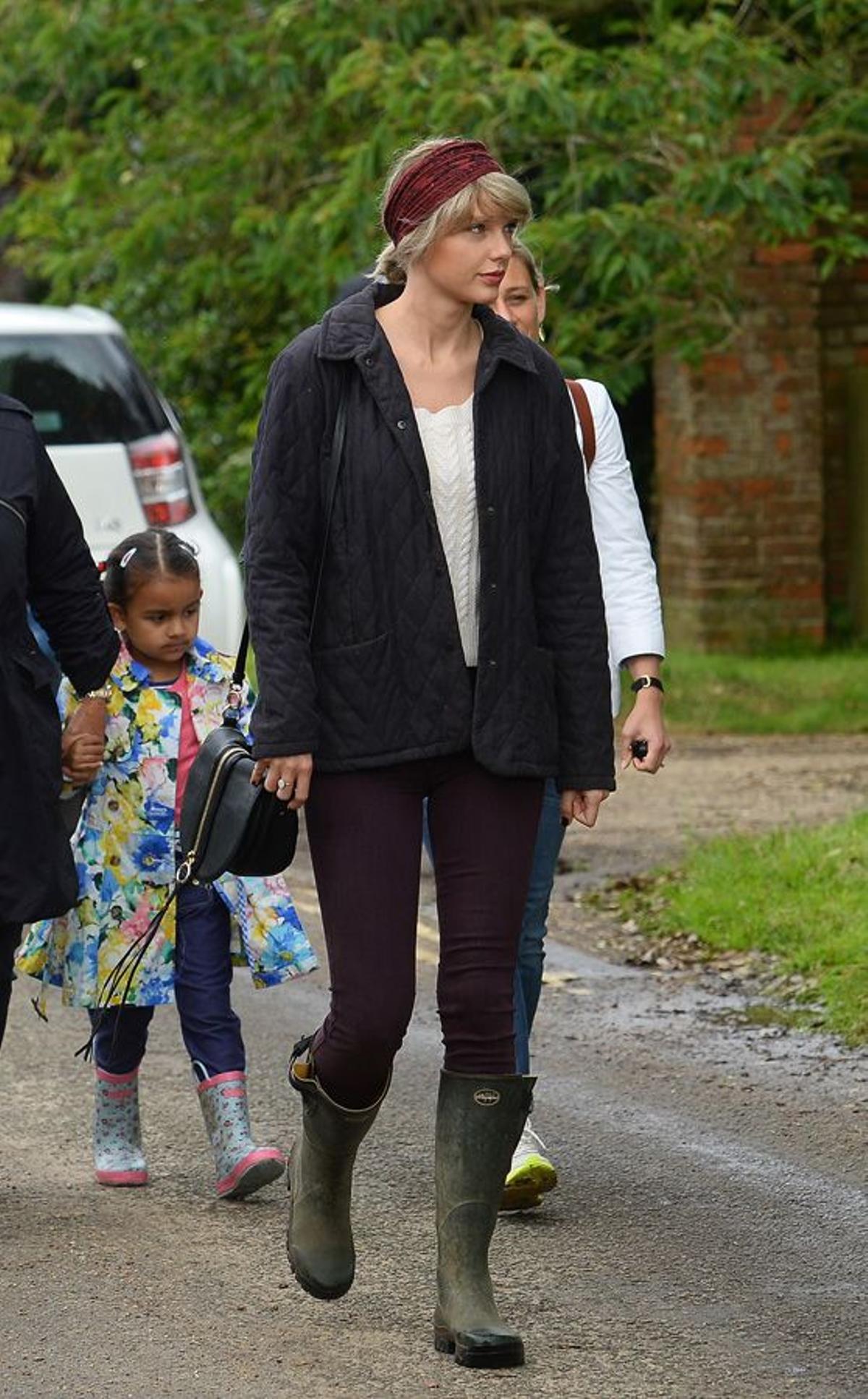 Taylor Swift paseando por Suffolk