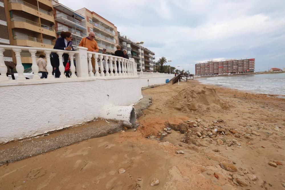 El temporal arrasa las playas de la Vega Baja