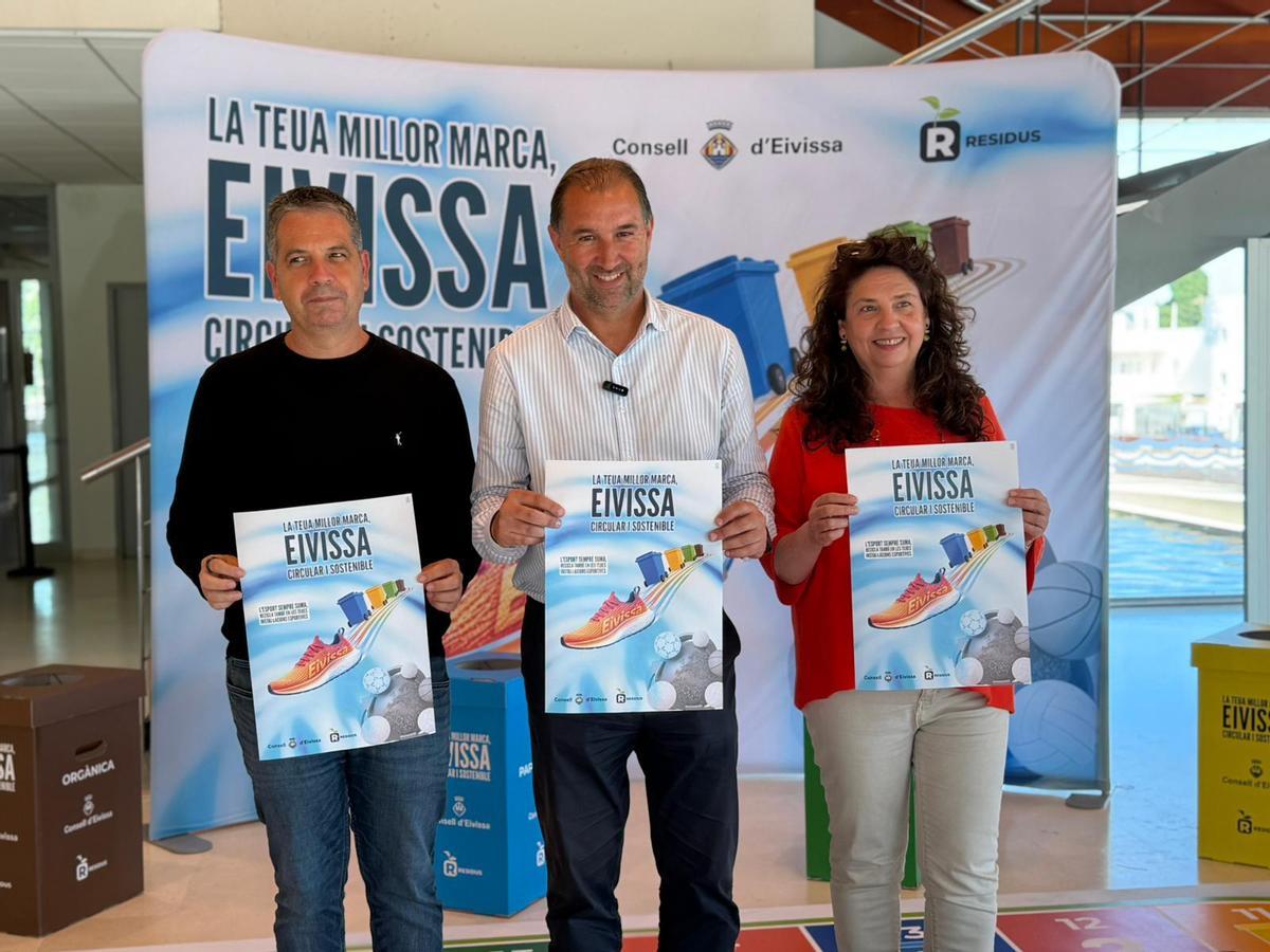 Ignacio José Andrés junto a otros representantes en la campaña Residuos y Deporte.