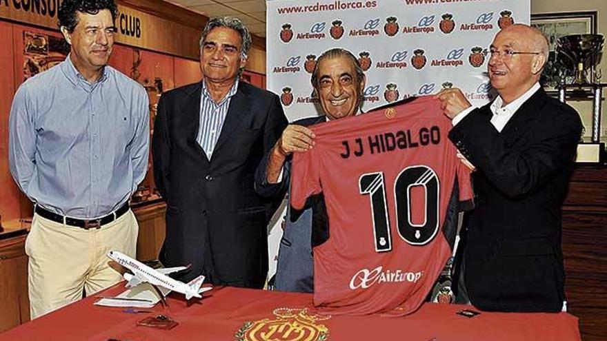 JosÃ© MarÃ­a Hoyos, Biel CerdÃ , Juan JosÃ© Hidalgo y LlorenÃ§ Serra Ferrer, en julio del 2013.