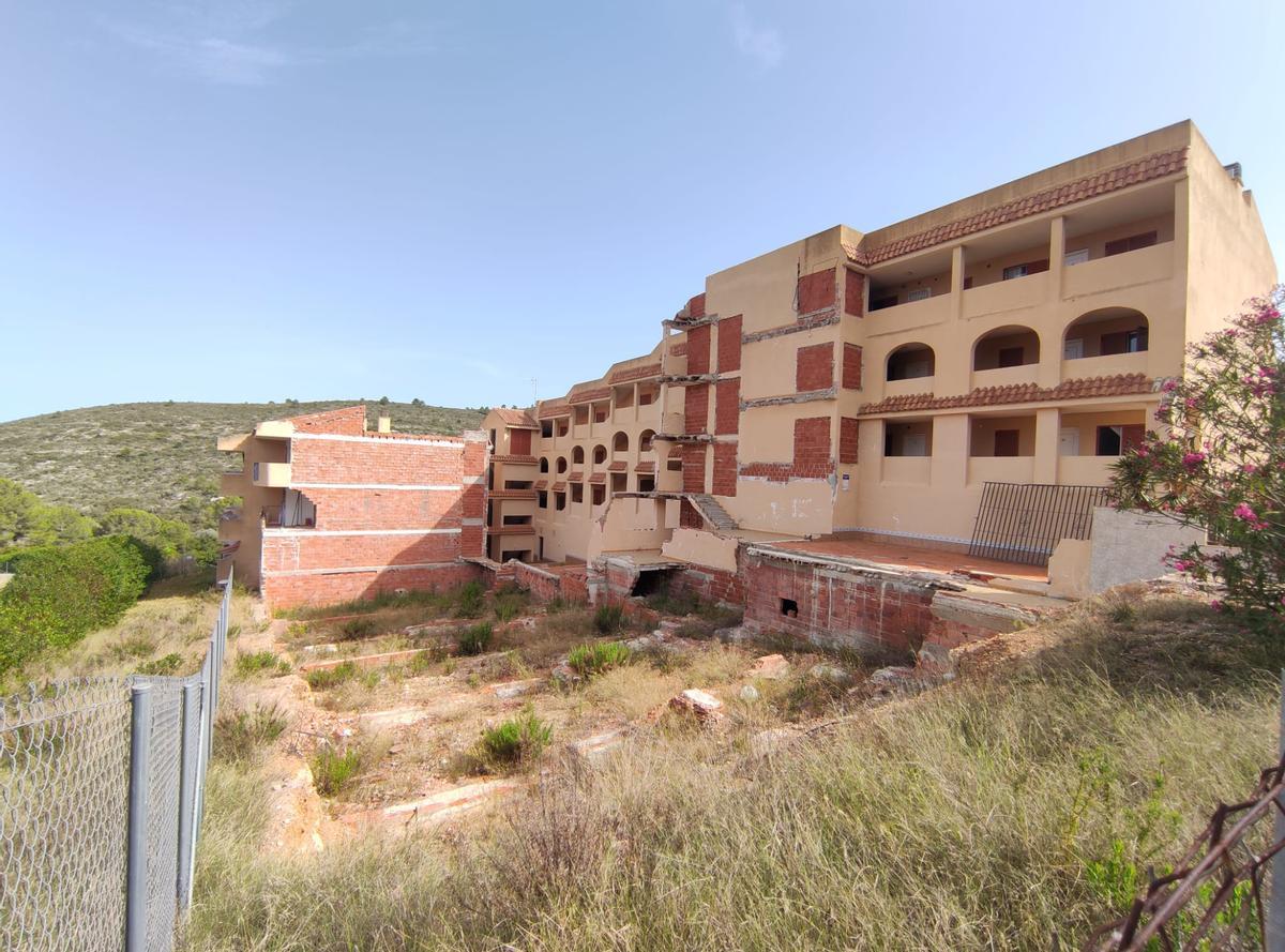 El Juzgado de Primera Instancia e Instrucción nº4 de Vinaròs investiga el derrumbe del edificio de Peñíscola.
