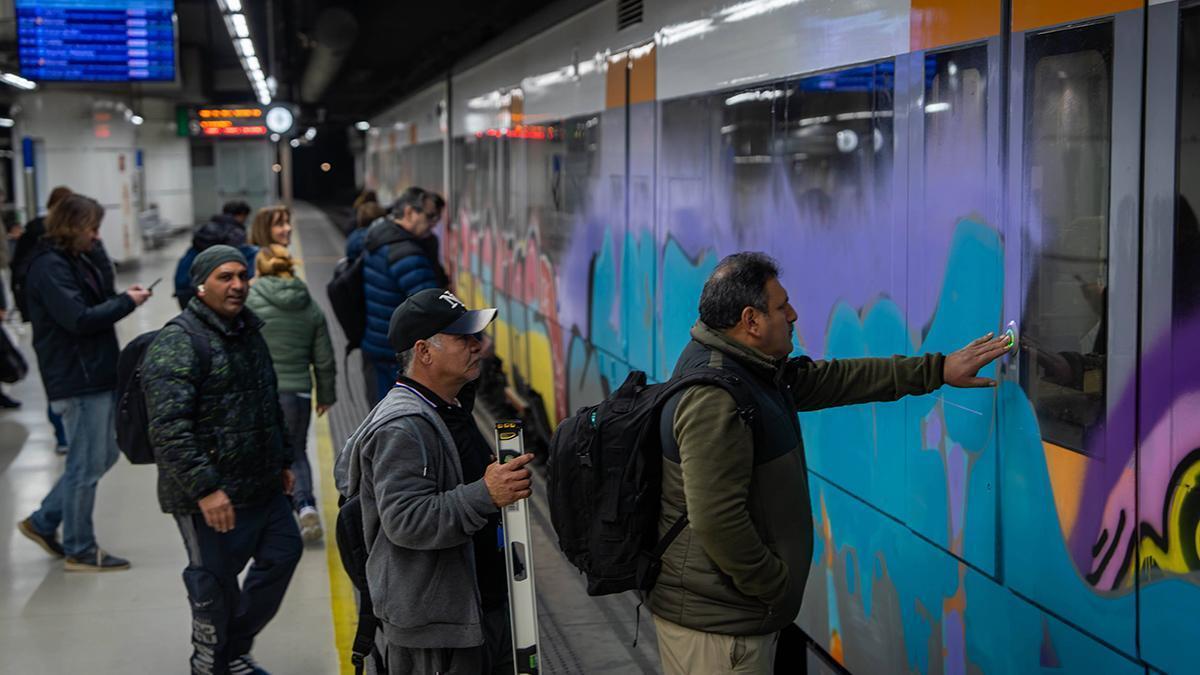 Antonio Carmona, portavoz de Renfe en Catalunya: "Rodalies ha empezado a funcionar este martes con una razonable normalidad" dentro del servicio reducido previsto