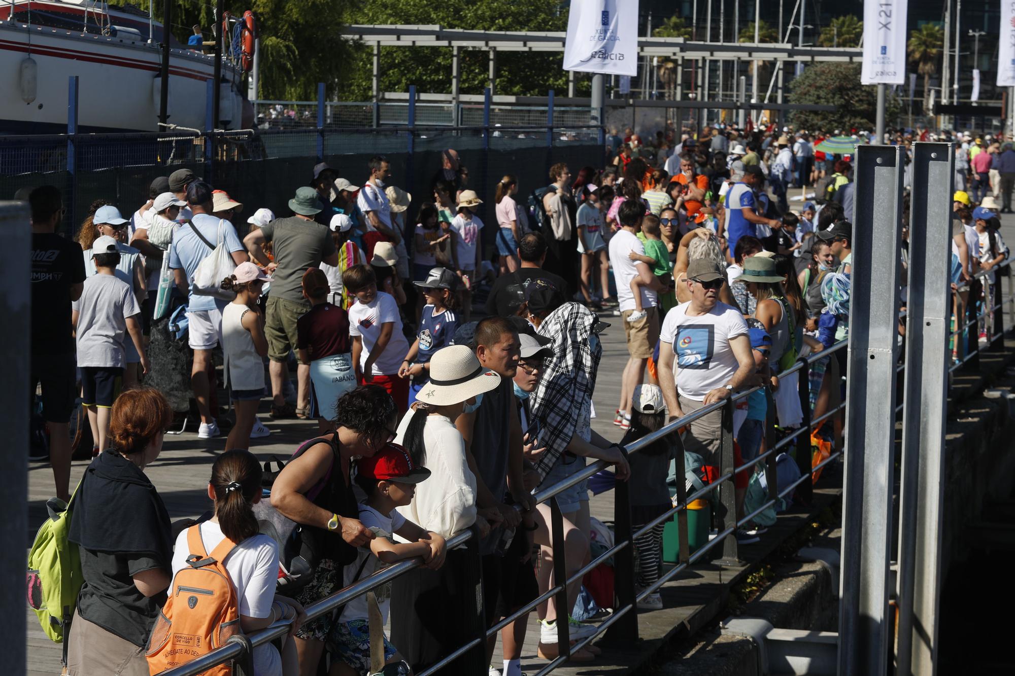 Plaga de sombrillas en Samil, con los termómetros superando los 35 grados