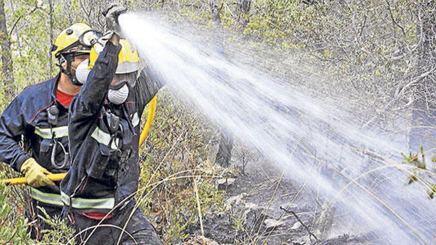 Los rayos provocan dos incendios forestales en Andratx y Escorca