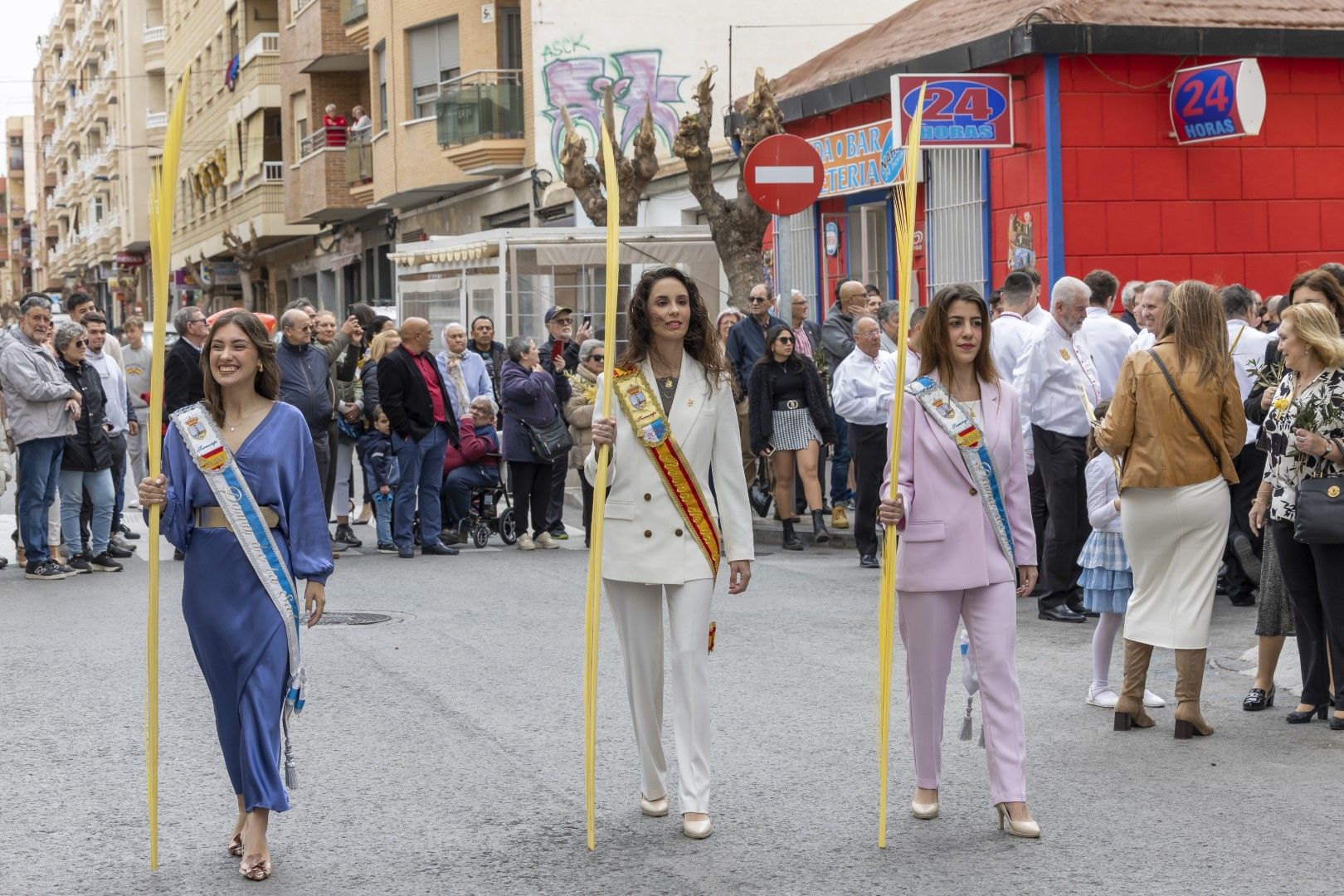 Bendición y procesión de Las Palmas en Torrevieja de Domingo de Ramos en la Semana Santa 2024