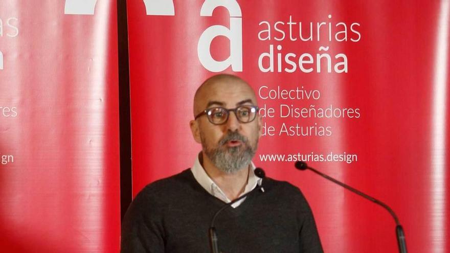 Marcelino de la Fuente, durante su conferencia, ayer, en Oviedo.