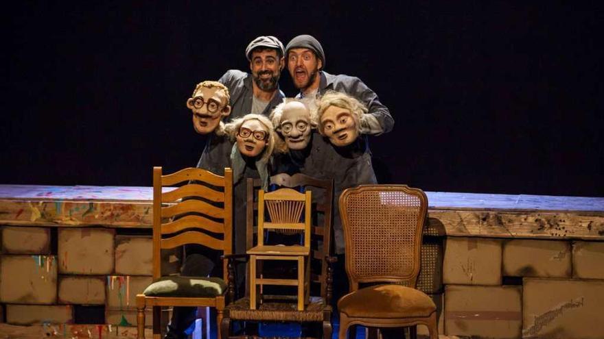 La Sala Guirigai despide febrero con la obra familiar 'Juego de sillas'