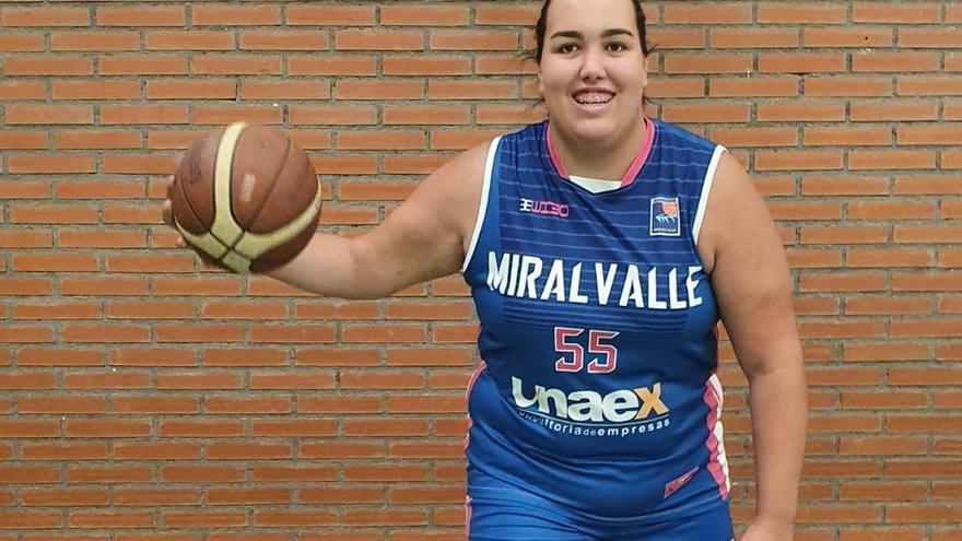 Natalia Pizarro, otra canterana del Miralvalle que sigue en Liga Femenina 2