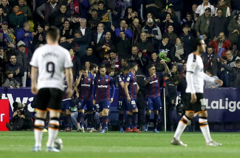 Las mejores imágenes del derbi Levante UD - Valencia CF