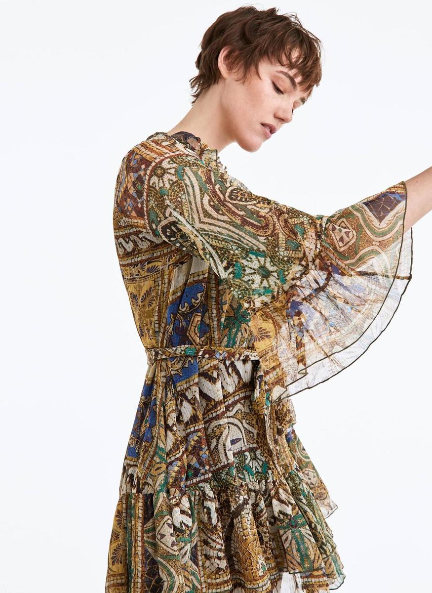 Vestido corto estampado con varias capas en tejido bámbula de Uterqüe