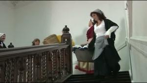 Unes bugaderes d’època irrompen en la presentació de les noves rutes turístiques de Santa Coloma