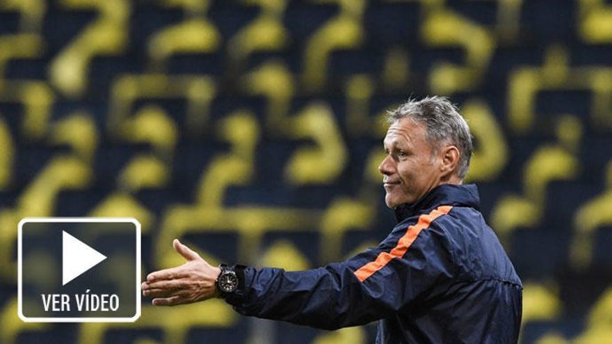 Marco Van Basten es el director de desarrollo técnico de la FIFA.