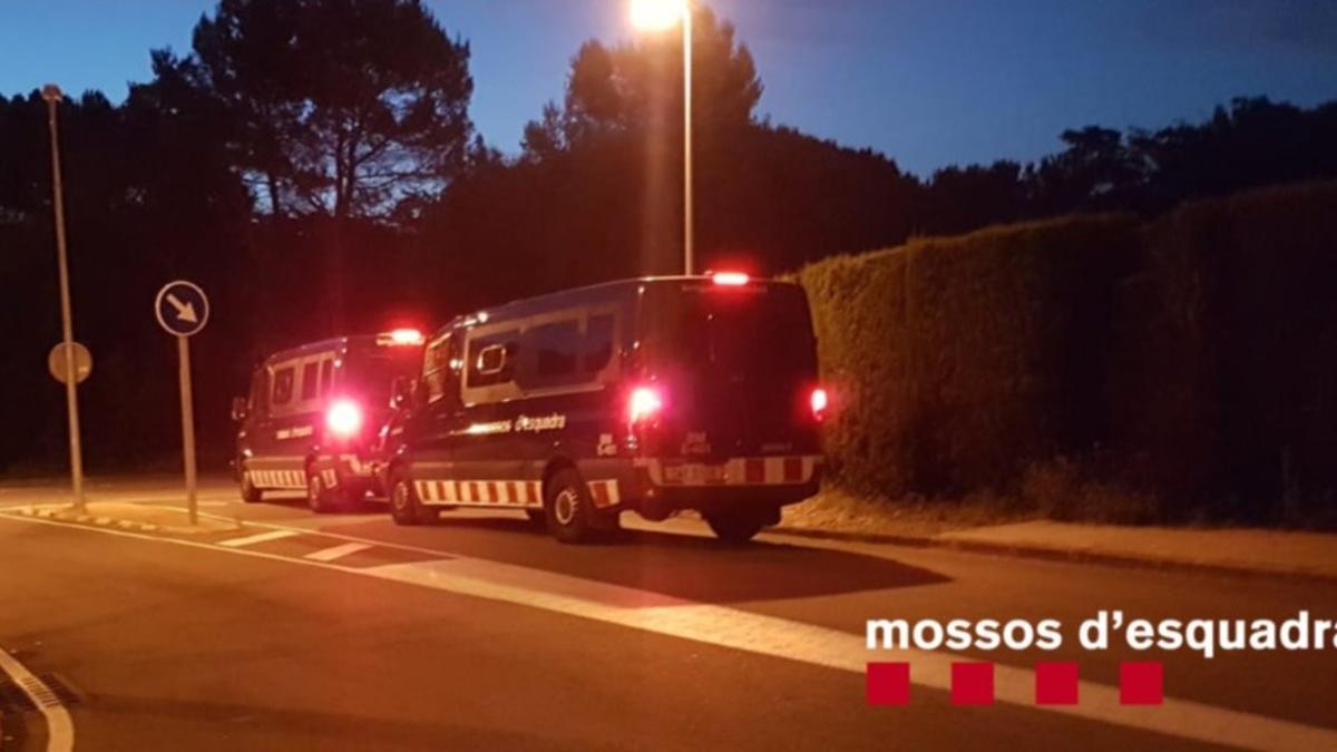 Efectivos de Mossos en la operación antidroga, esta madrugada.