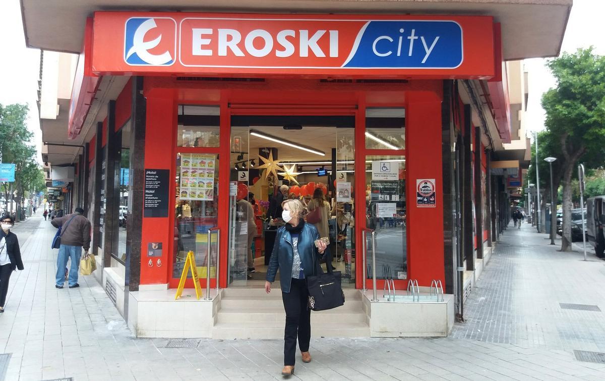 EROSKI es líder en las Islas Baleares en el sector de supermercados con más de 100.000 m²  de superficie de venta.