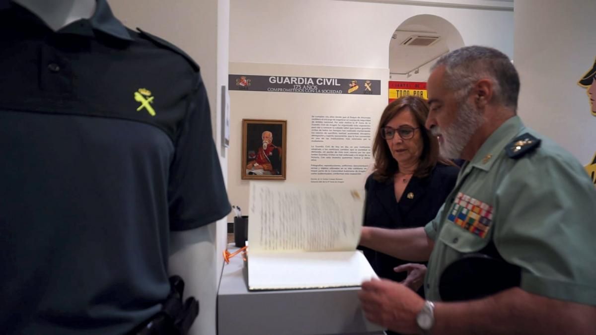 Exposición pasado y presente de la Guardia Civil