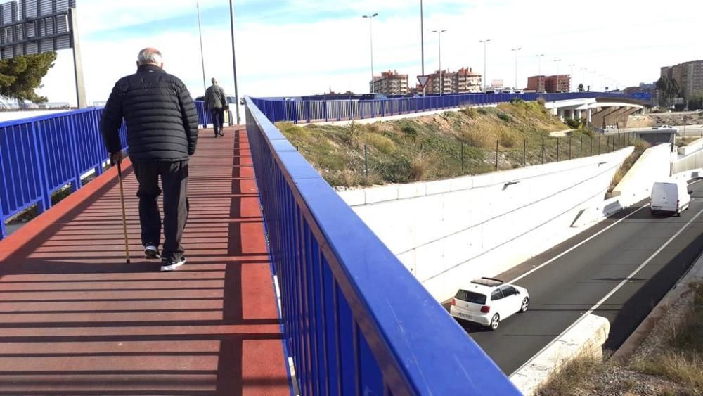 Pasarela peatonal que una Xirivella con València.