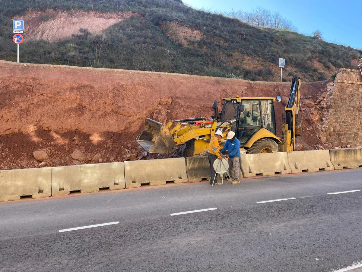Cardona inicia la reconstrucció del mur esfondrat a l'accés principal del municipi