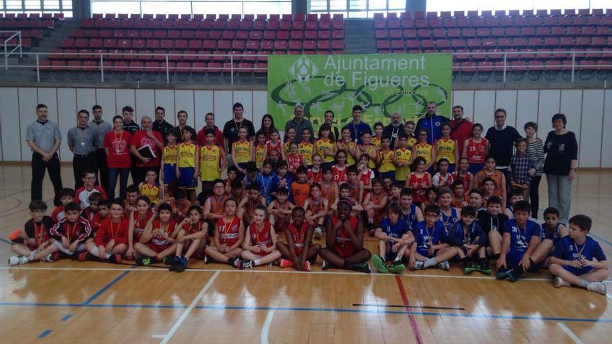 Vuit equips mini participen en el Memorial Rafel Mora de Figueres