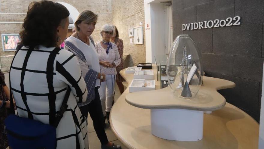 Una exposición rinde homenaje al vidrio en el antiguo Matadero