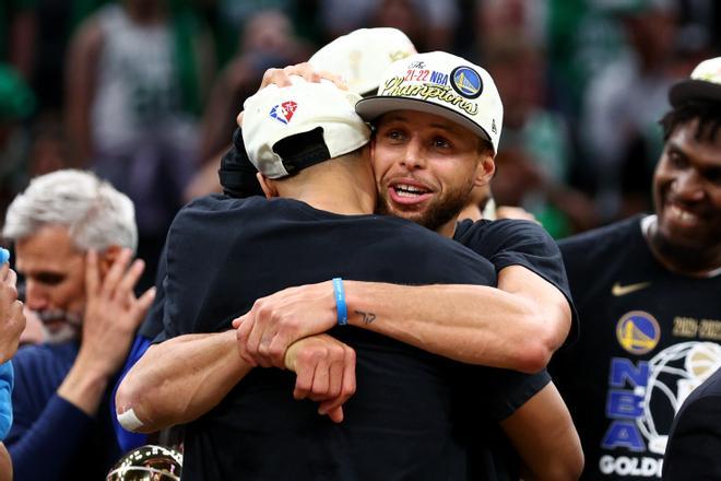 ¡Así celebraron los Warrios el título de la NBA!