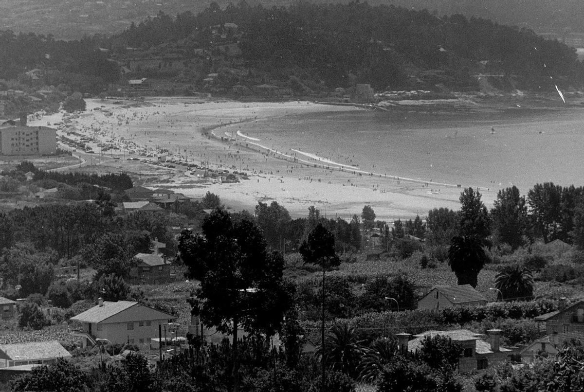 Panxón y Praia América, en Nigrán, con el monte Lourido al fondo en 1981.