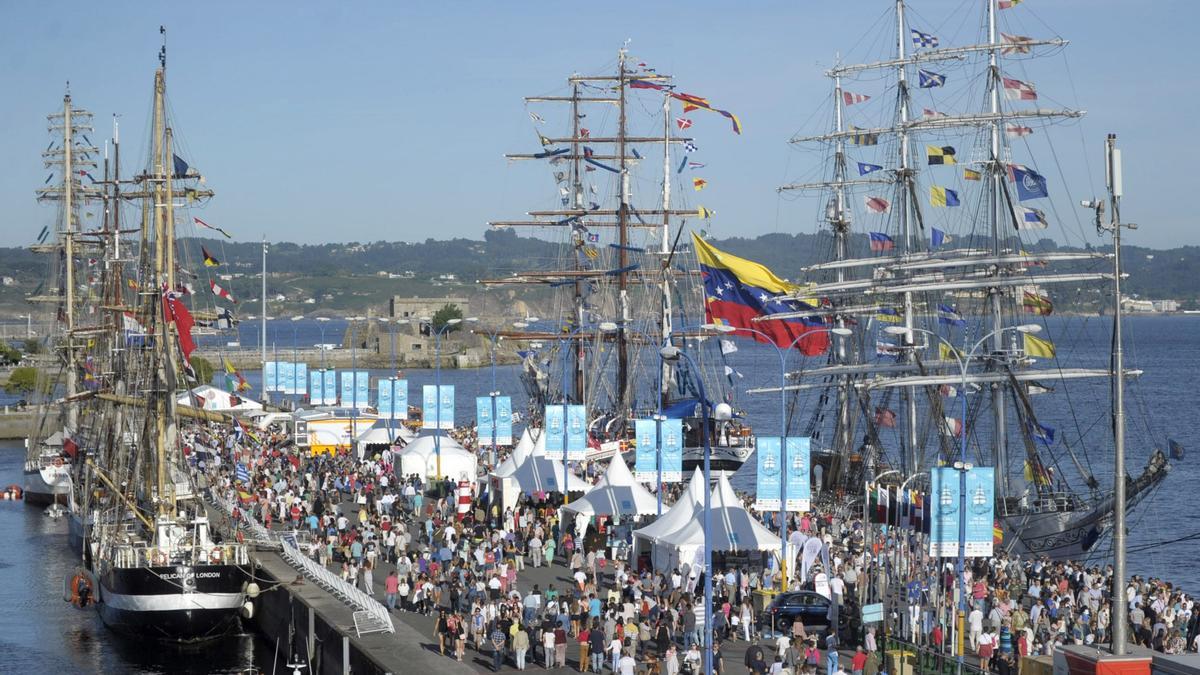 Veleros de la Tall Ships Race en el muelles Transatlántico en 2016.