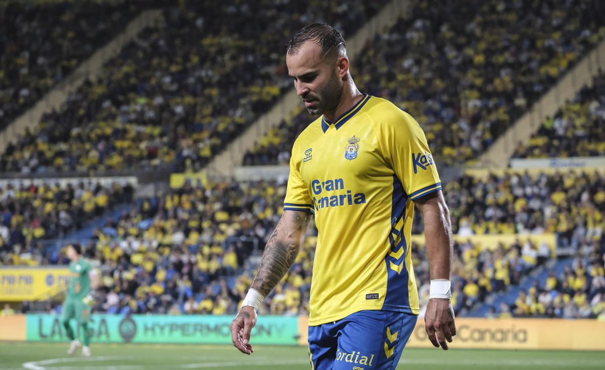 La polémica retirada de Jesé Rodríguez, superada la hora de partido, para dar entrada a Iker Bravo.