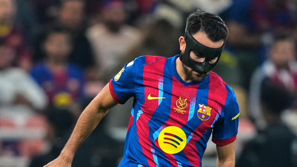 Eric Garcia, con una máscara protectora