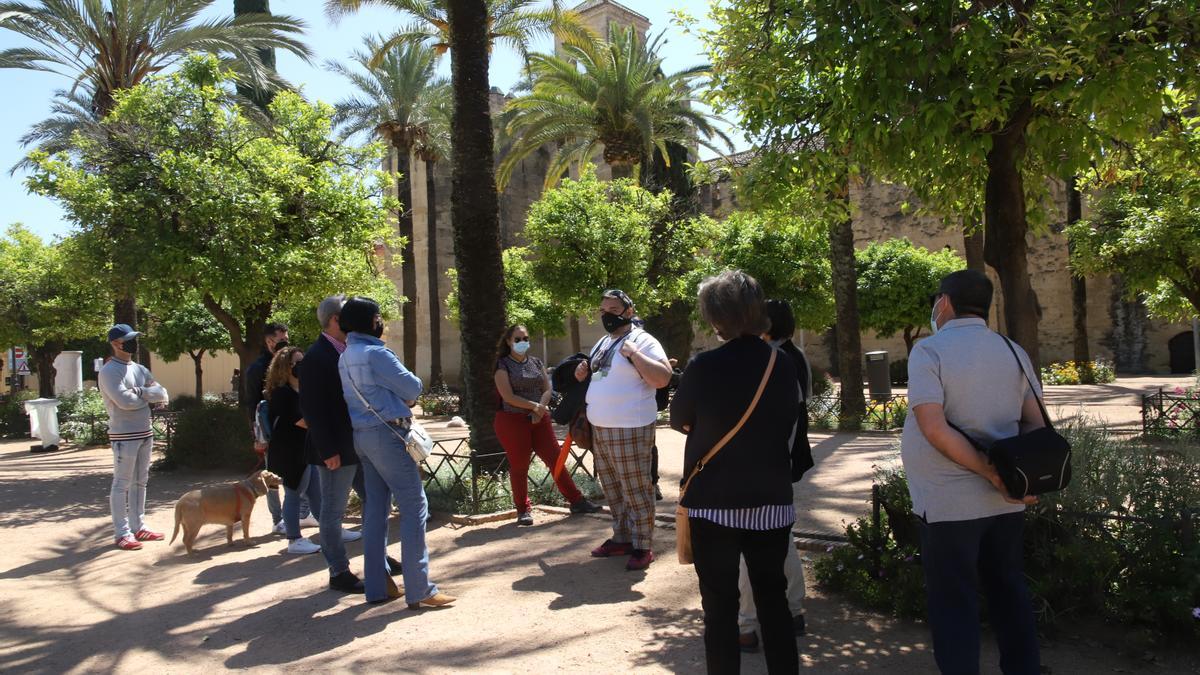 Turistas en el entorno del Alcázar.