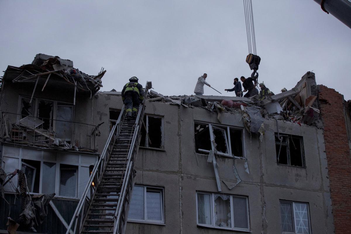 Nueve muertos y más de 20 heridos tras un bombardeo ruso en Sloviansk, en Donetsk.