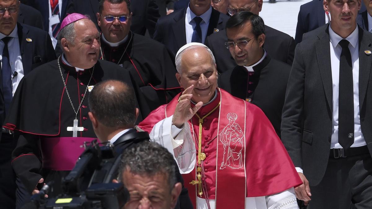 El papa León XIV durante un encuentro con obispos, sacerdotes, diáconos, religiosos, seminaristas y agentes de pastoral en la Catedral de Santa Ana este jueves, en Las Palmas de Gran Canaria.
