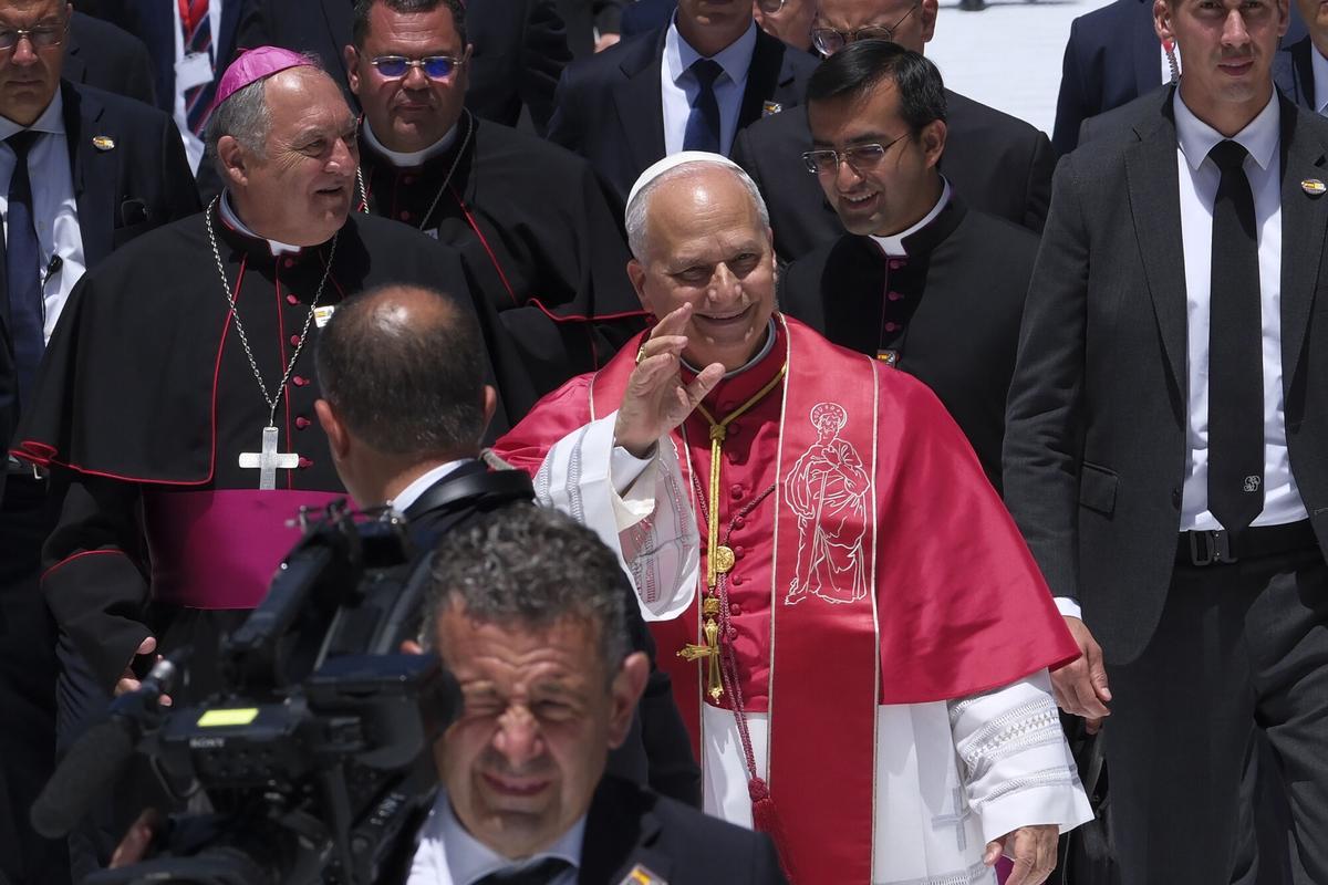 El papa León XIV durante un encuentro con obispos, sacerdotes, diáconos, religiosos, seminaristas y agentes de pastoral en la Catedral de Santa Ana este jueves, en Las Palmas de Gran Canaria.
