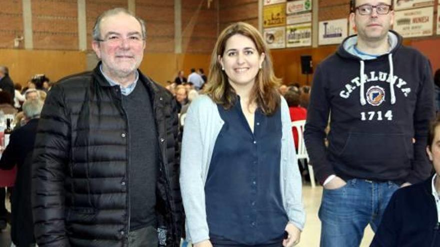 Pascal, entre el coordinador del PDECat a Lleida, Joan Reñé, i l&#039;alcalde de Mollerussa, Marc Solsona.