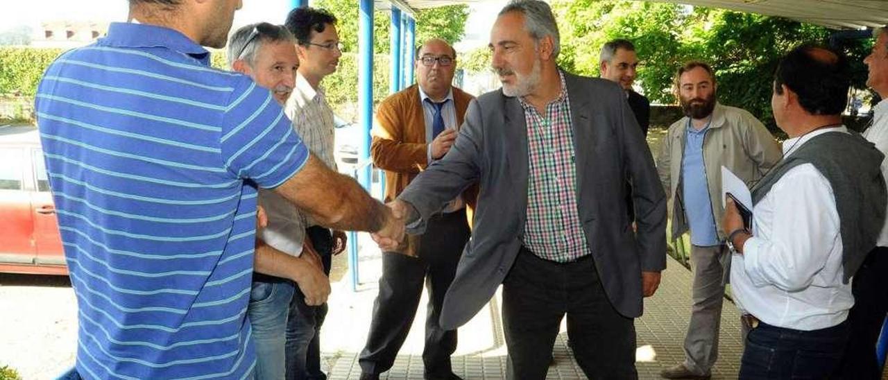 La visita del delegado territorial de la Xunta al instituto Asorey de Cambados. // Iñaki Abella