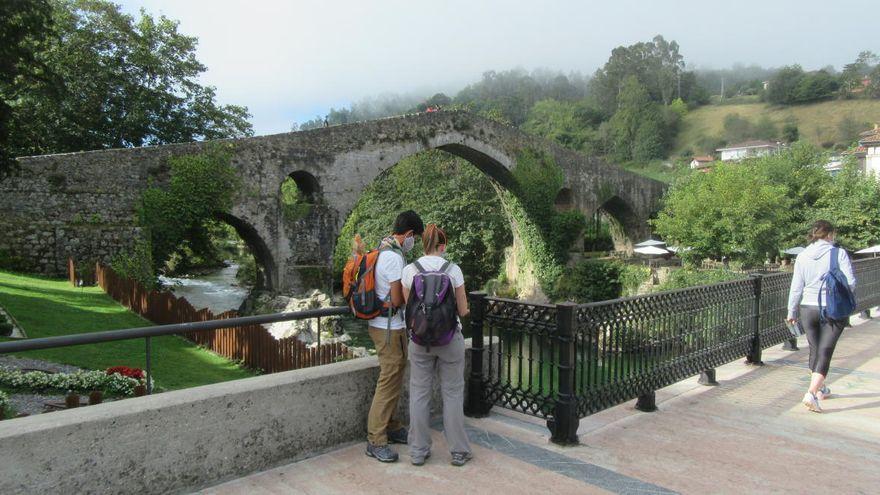 Turistas en Cangas de Onís