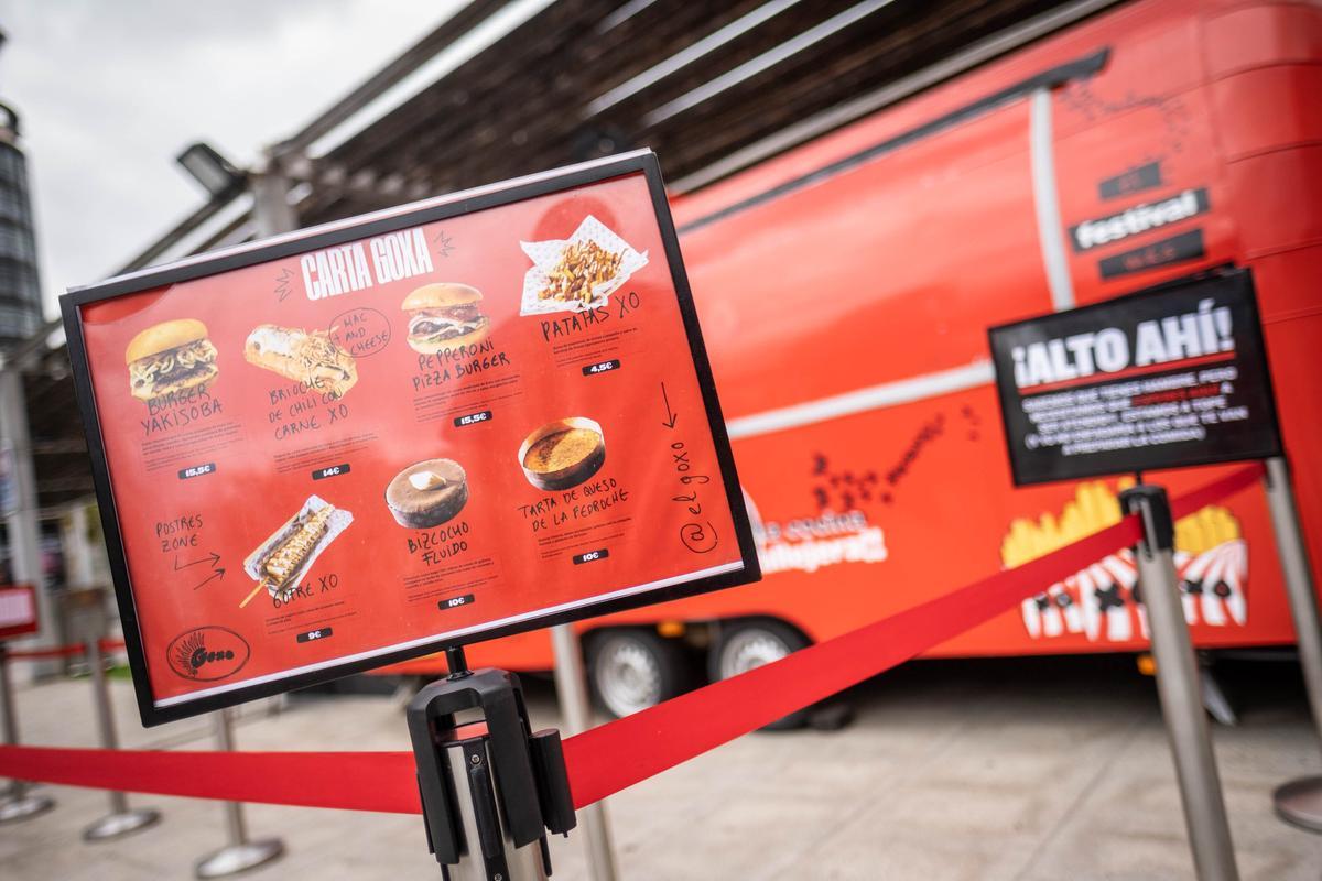 Colas en el estreno en Tenerife de GoXo, la food truck de Dabiz Muñoz