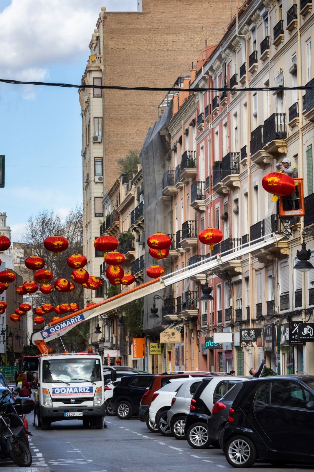 Así ha sido el montaje del nuevo año chino en el Chinatown de València