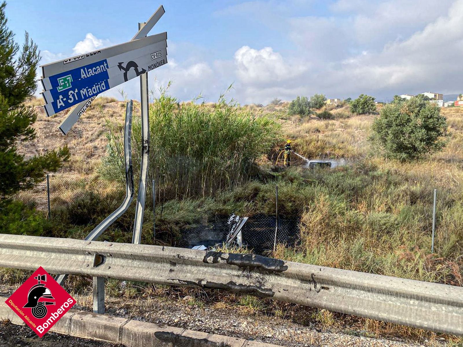 Incendio en un vertedero de Monóvar