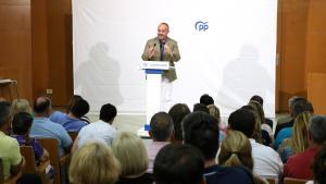 El presidente del PPC, Alejandro Fernández, este sábado en un acto del partido en Santa Coloma de Gramenet.