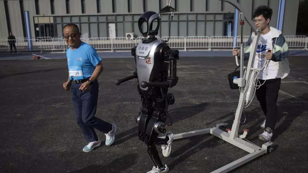 Robots al trote: Pekín acoge la primera media maratón de robots humanoides