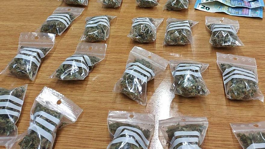 Detenen un home  a Olot que portava  19 bosses de marihuana