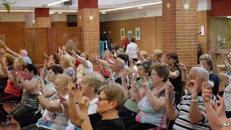 Los mayores de El Llano celebran una jornada de actividades saludables