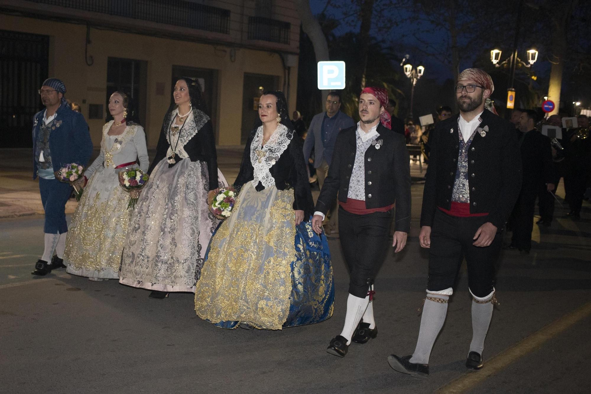 La multitudinaria Ofrenda fallera de Xàtiva, en imágenes