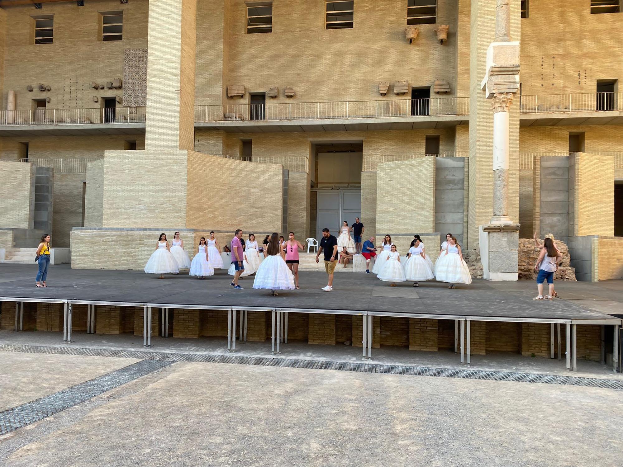 Ensayo de la exaltación de las Falleras mayores de Sagunt en el Teatro Romano.