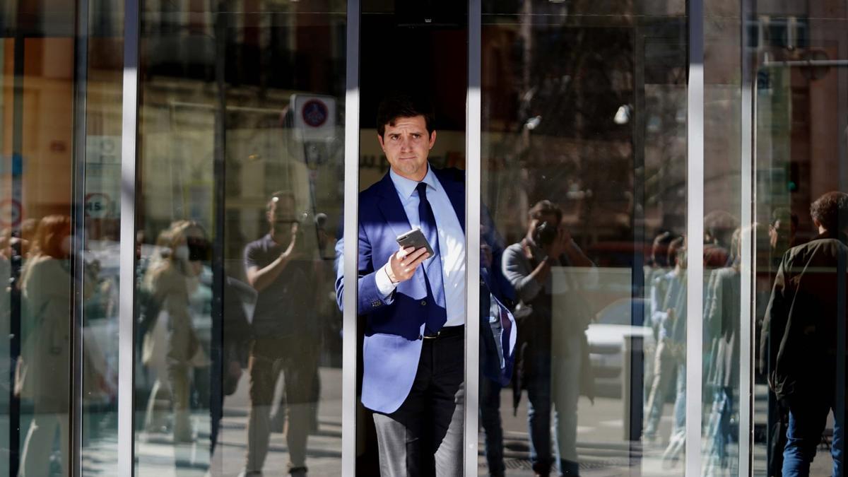 Ramón Celma, saliendo de la sede del PP en Madrid tras su reunión con Pablo Casado este martes.