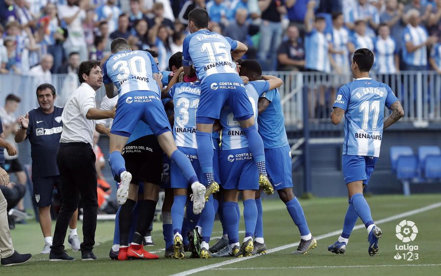 El conjunto de Víctor Sánchez del Amo concluye la liga regular con una cómoda victoria en La Rosaleda ante el Elche y se mete en los play off de ascenso como tercero. Boulahroud, Ricca e Hicham hicieron los goles blanquiazules.