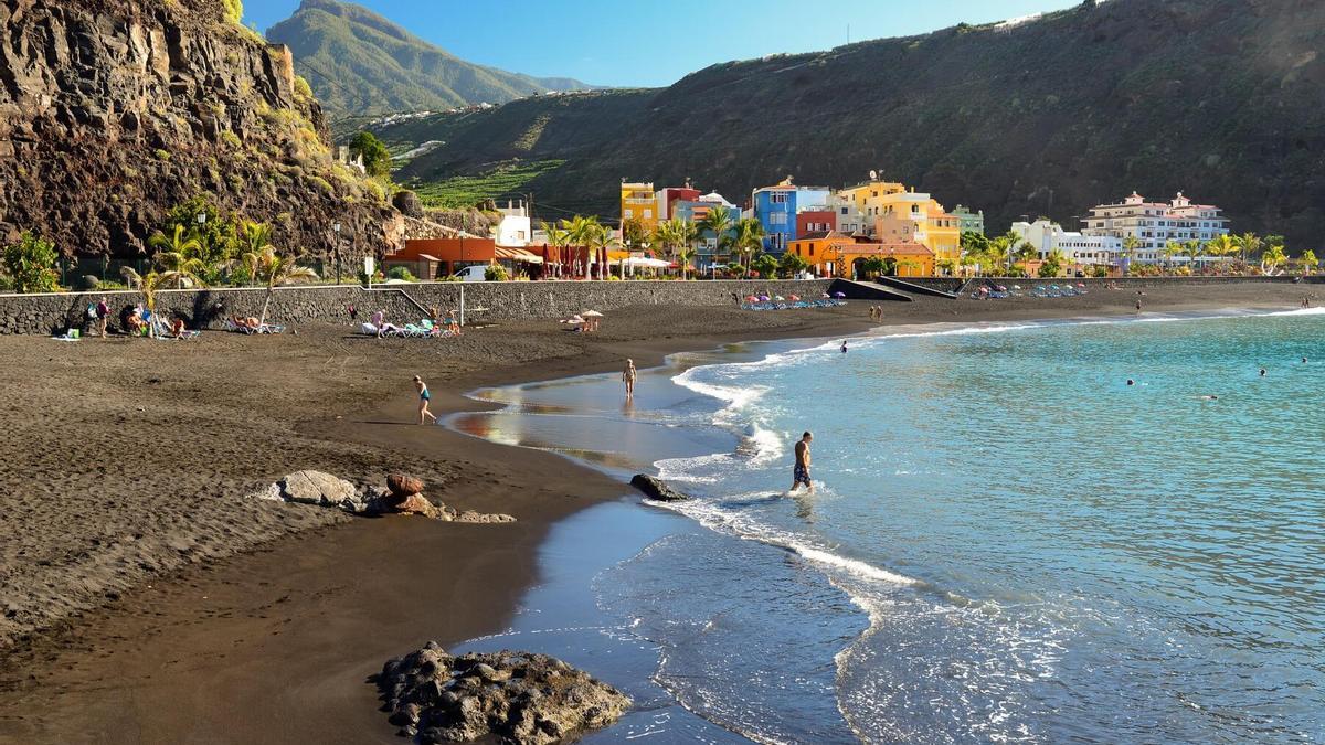 La Villa y Puerto de Tazacorte se encuentran situados en el oeste de la isla de La Palma.