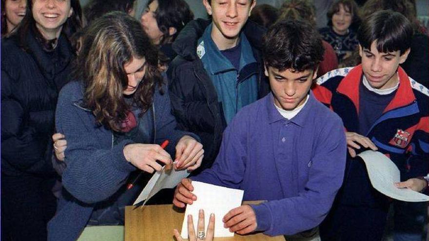 Los centros eligen consejos escolares