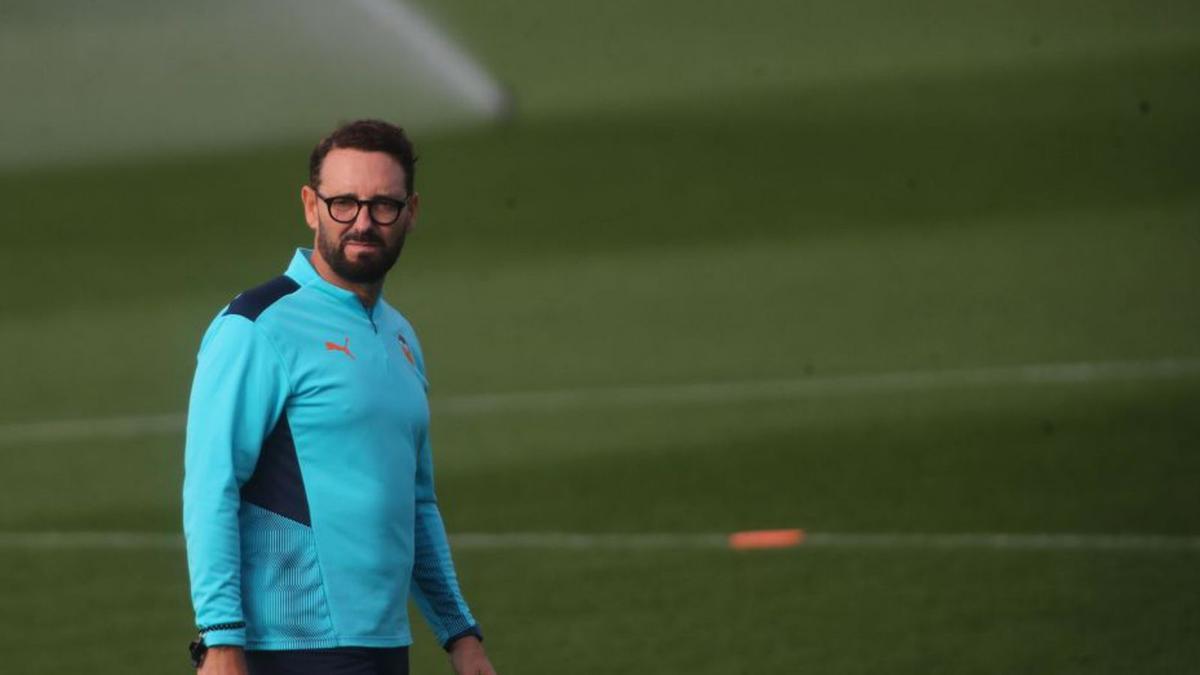 José Bordalás, en la ciudad deportiva de Paterna. | J.M.LÓPEZ